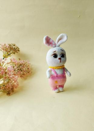 Зайчик, заяц в розовых штанишках, вязаная игрушка5 фото