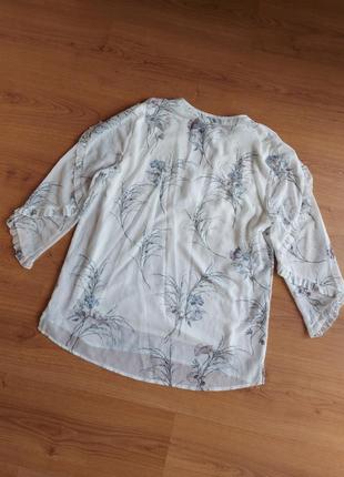 Нежная белая блуза в цветочный принт с маленькими воланами по рукавам, р. 129 фото