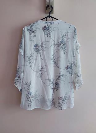 Нежная белая блуза в цветочный принт с маленькими воланами по рукавам, р. 123 фото