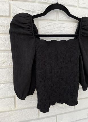 Черная блуза-жатка с рукавами-воланами от hm5 фото