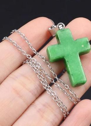 Хрестик із каменю на якірному ланцюжку зелений