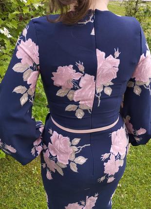Платье в цветочный принт с поясом с объемными рукавами5 фото