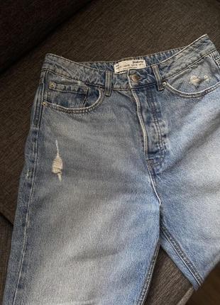 Стильные джинсы мом с потертостями 💙