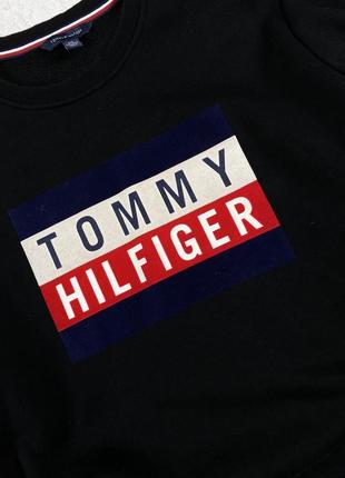 Емблема елегантності: чорний світшот tommy hilfiger з великим логотипом2 фото