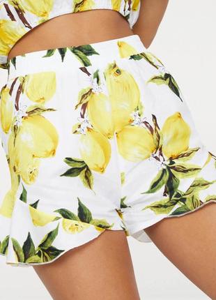 Стильные летние шорты модным принтом лимонами в стиле dolce&gabbana