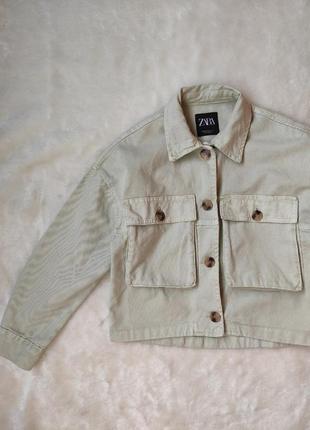 Голубая мятная короткая куртка джинсовая рубашка кроп укороченная оверсайз с накладными zara6 фото