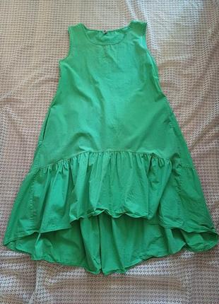 Яркое зеленое асимметричное платье с оборкой2 фото