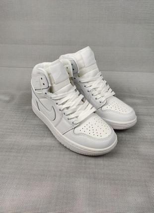 Кросівки жіночі підліткові nike air jordan 1 all white 36-4110 фото