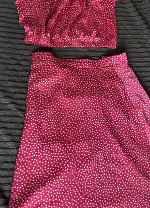 Продам костюм на літо атласна юбка міді в горошок та том з рукавами