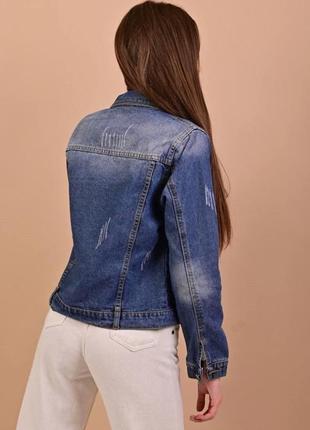 Куртка джинсова з потертостями3 фото