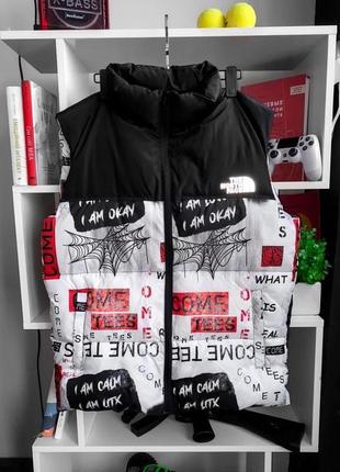 Жилетка в стиле the north face паутина и надписи