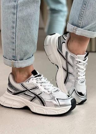 Жіночі кросівки комбіновані білі + срібні на завищеній підошві кроссовки сникерсов сетка