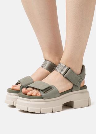 Босоніжки  ugg ashton ankle sandals