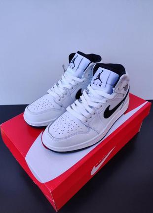 Кроссовки найк женские подростковые nike air jordan 1 white&black 36-411 фото