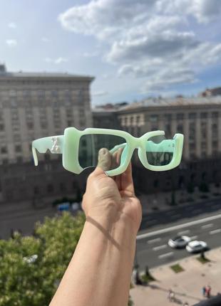 Очки в стиле off-white cady sunglasses в цвете aqua sky