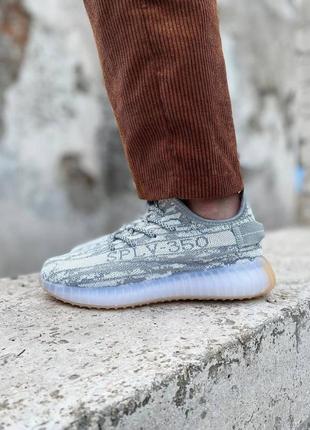 Жіночі кросівки yeezy boost 350 сірі