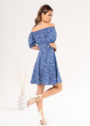 Синее цветочное платье с открытыми плечами3 фото