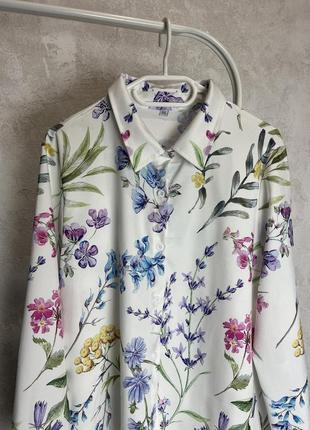 Дуже гарна сорочка блуза в квітковий принт блузка в квіти святкова нарядна весняна розмір l xl оверсайз вільний крій2 фото