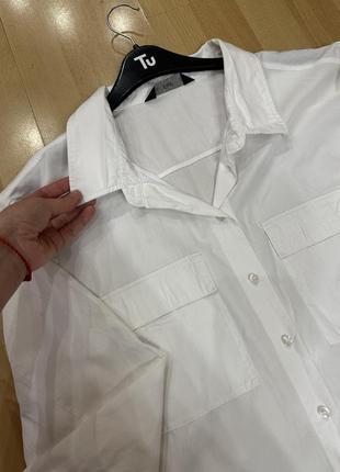 Белая хлопковая удлиненная оверсайз рубашка с накладными карманами коттон біла подовжена оверсайз сорочка з накладними кишенями котон3 фото