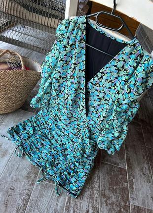 Платье мини в цветочный принт с драпировкой gina tricot