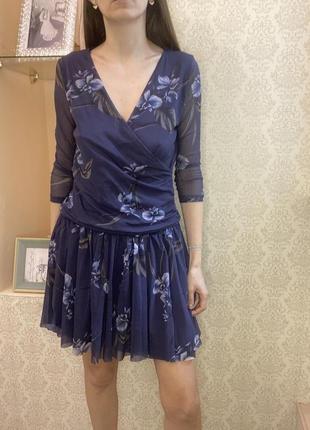 Синие платье с v-образным вырезом и драпировкой в цветочный принт ganni4 фото
