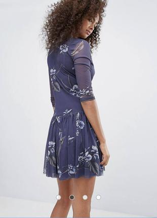 Синие платье с v-образным вырезом и драпировкой в цветочный принт ganni3 фото