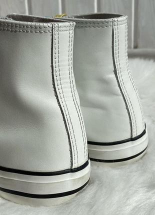 Белые кожаные высокие кеды кроссовки esmara в стиле converse разноцветные шнурки6 фото
