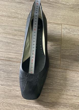 Clarks 5,5/38,5рр 25.5,см устілка нові класичні шкіряні туфлі човники з квадратним носочком на низькому каблуку10 фото