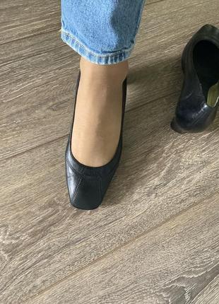 Clarks 5,5/38,5рр 25.5,см устілка нові класичні шкіряні туфлі човники з квадратним носочком на низькому каблуку6 фото