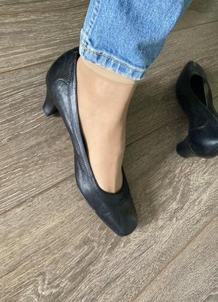 Clarks 5,5/38,5рр 25.5,см устілка нові класичні шкіряні туфлі човники з квадратним носочком на низькому каблуку8 фото