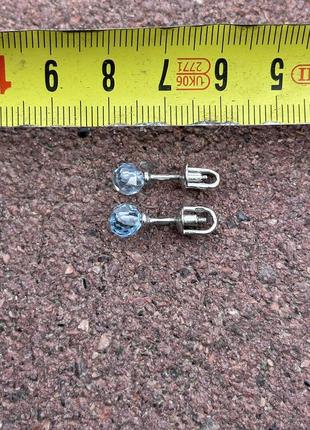 Серебряные серьги с голубыми камушками4 фото