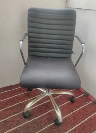 Продам офісне крісло1 фото