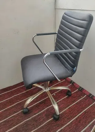 Продам офісне крісло2 фото