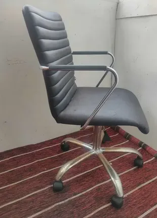 Продам офісне крісло3 фото