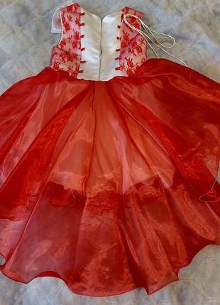 Очень красивое оригильное платье для девочки3 фото
