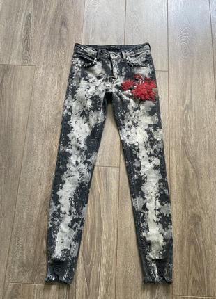 Zara 34ррр xs/s идеальные скинни джинсы черные серые с вышивкой роза тай дай вываренный3 фото