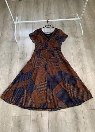 Сукня плаття міді розмір m l коричневого кольору є підюбник