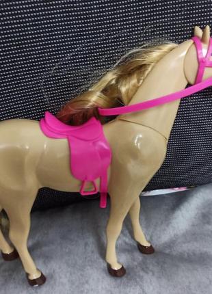 Гарний пластиковий кінь для барбі2 фото