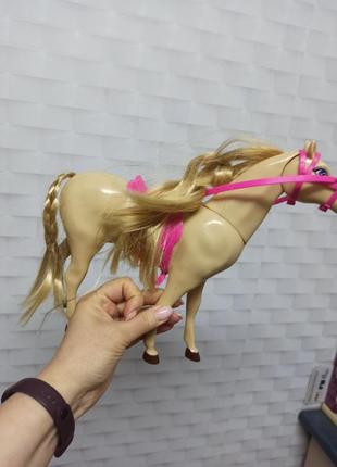 Гарний пластиковий кінь для барбі8 фото