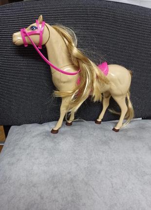 Гарний пластиковий кінь для барбі3 фото