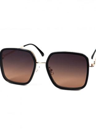 Черные солнцезащитные очки в стиле ретро