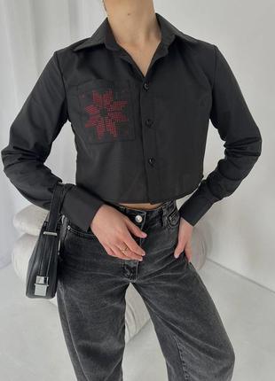 Бомбезная укороченная рубашка с орнаментом из страз черный
