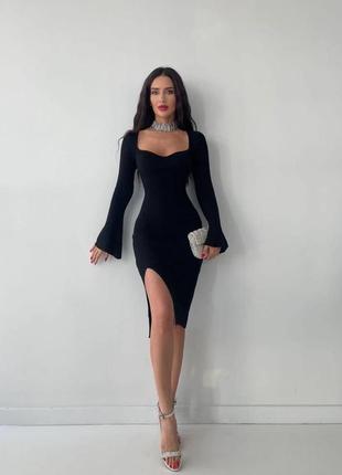 Стильное трикотажное платье глубокое декольте+высокий разрез черный