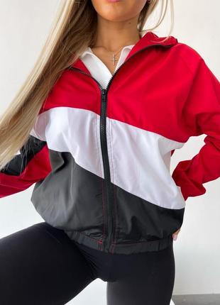 Куртка з якісної матової плащової тканини чорно-червоний2 фото