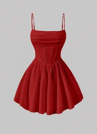 Нежное мини платье на бретелях с расклешенной юбкой красный