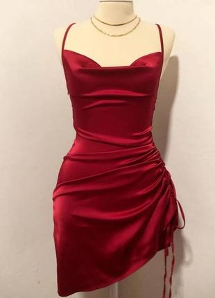 Атласне ідеальне плаття зі шнурівкою на спині та складкою на ліфі довжина регулюється червоний