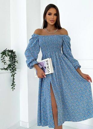 Нежное платье с высоким разрезом цветочный принт голубой