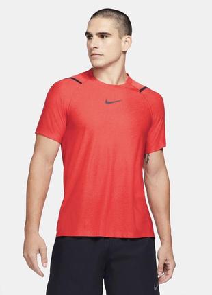 Спортивна футболка nike pro training center logo t-shirt