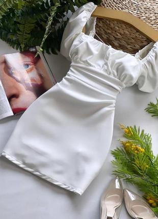 Неймовірне плаття зі шнурівкою на спині та складкою на грудях білий1 фото