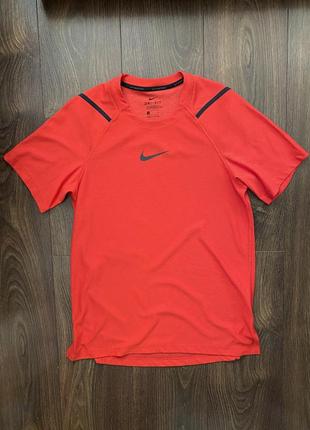 Спортивна футболка nike pro training center logo t-shirt